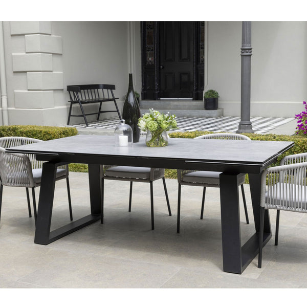 Baluga : Out Door Dining Setting with Skula Chair